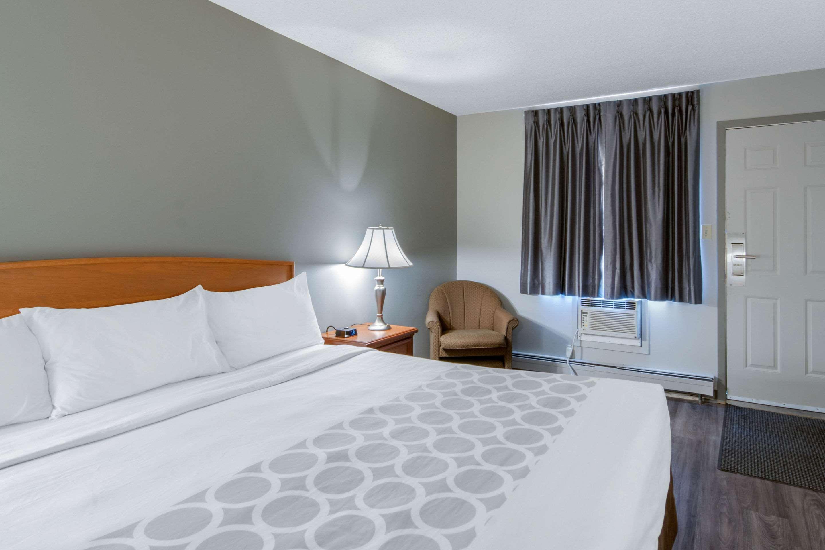 Econo Lodge Regina Exteriör bild