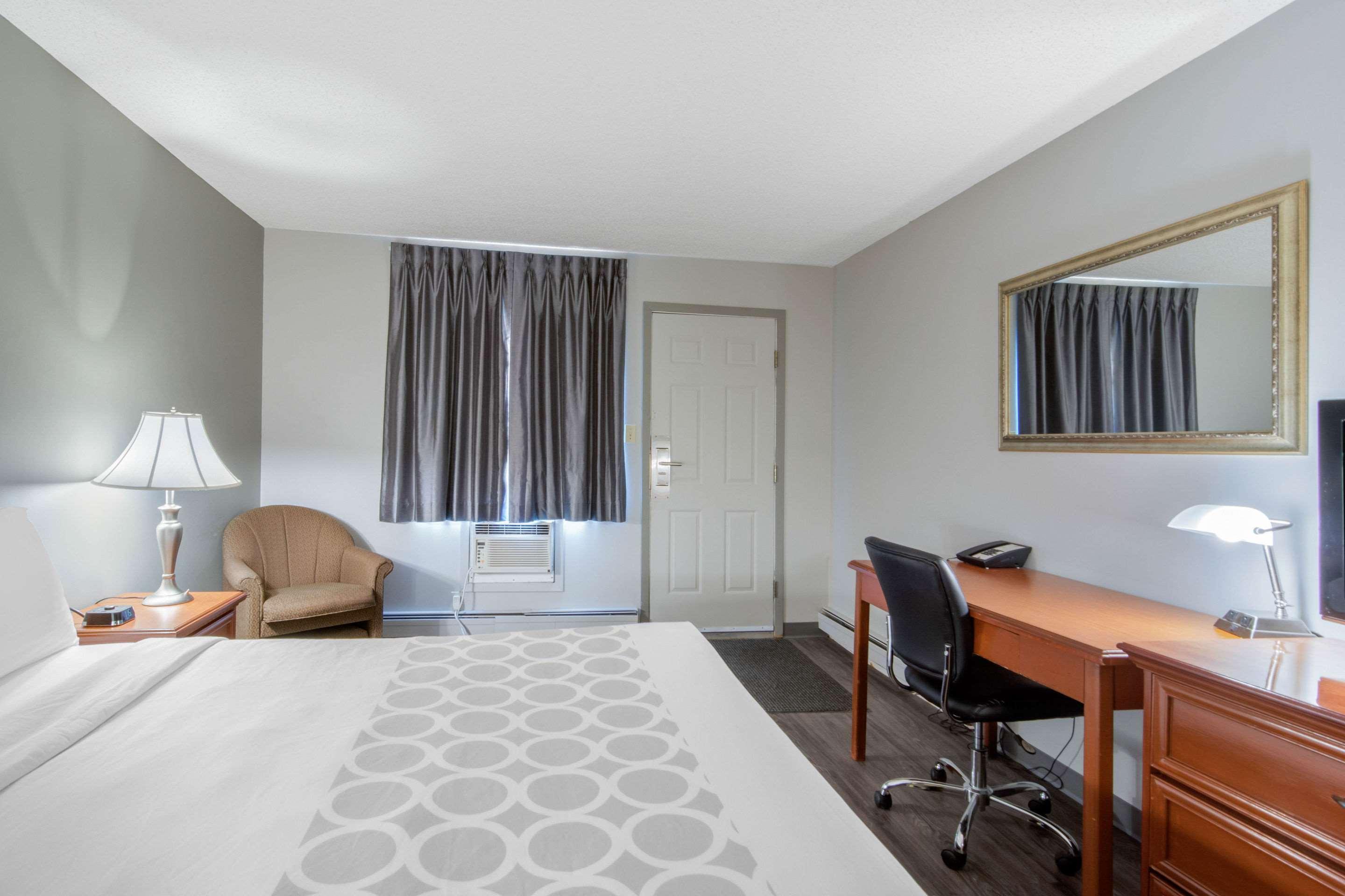 Econo Lodge Regina Exteriör bild