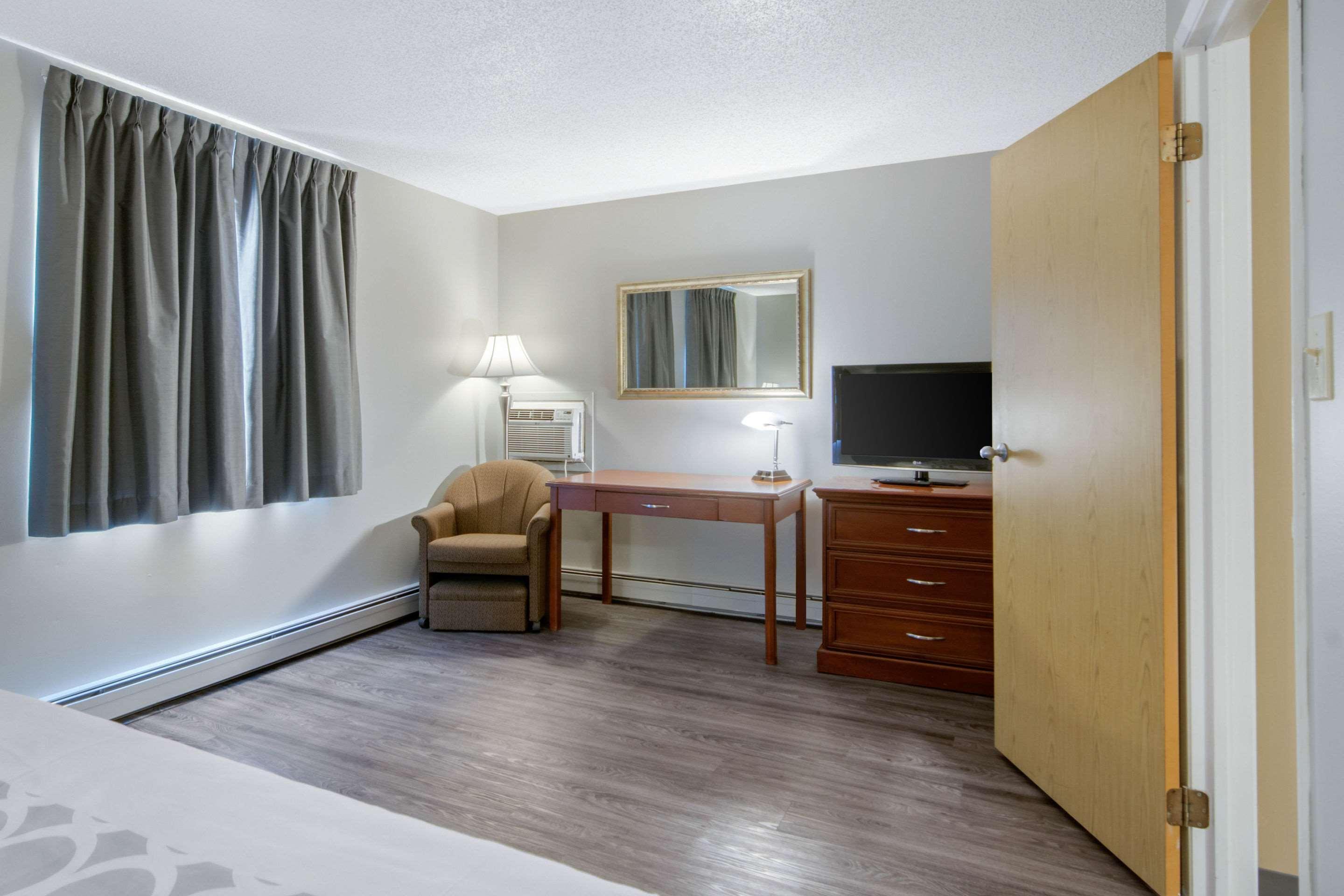 Econo Lodge Regina Exteriör bild